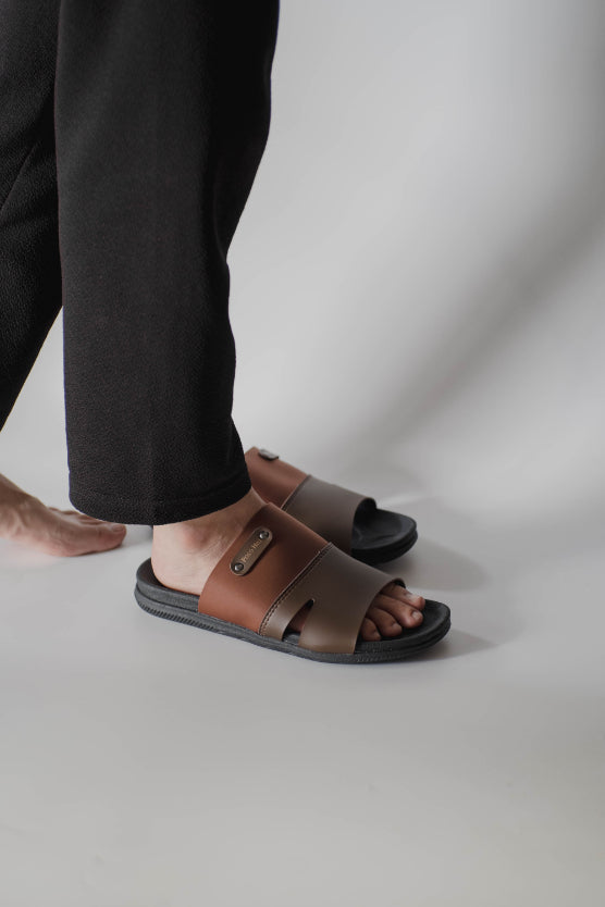 Load image into Gallery viewer, Contrasted Band Slide Sandals
