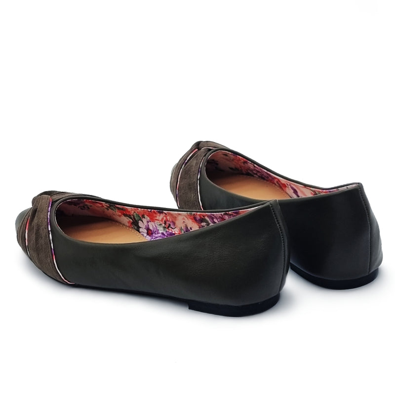 Load image into Gallery viewer, Big Plus Size Pointed Toe Slip On Ballet Flats
