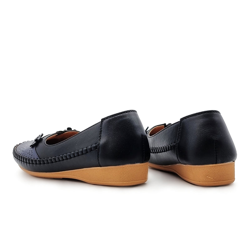 Load image into Gallery viewer, Perforated Flower Detail Loafers Shoes
