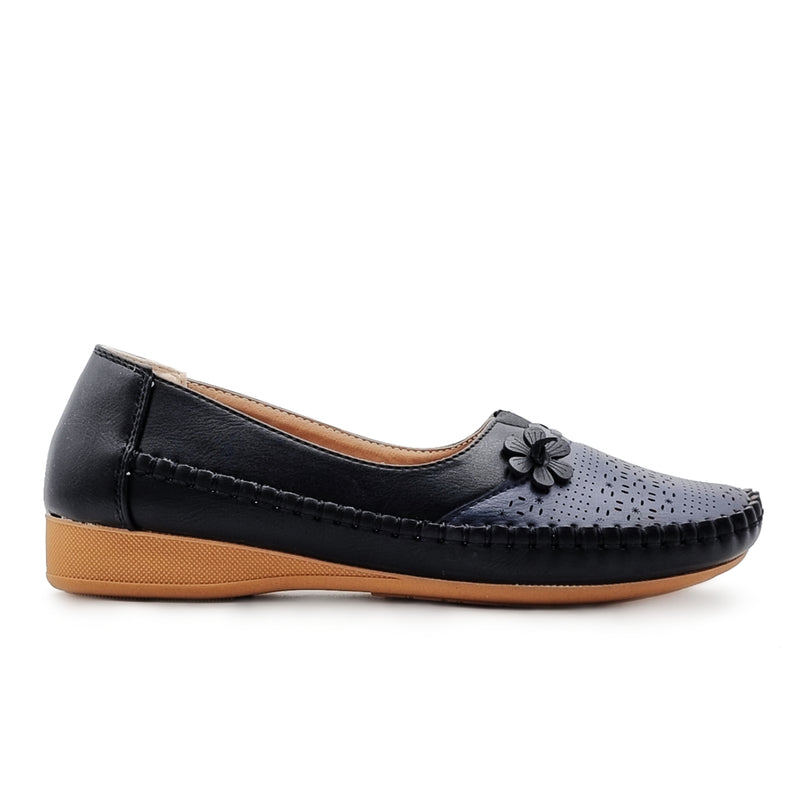 Load image into Gallery viewer, Perforated Flower Detail Loafers Shoes
