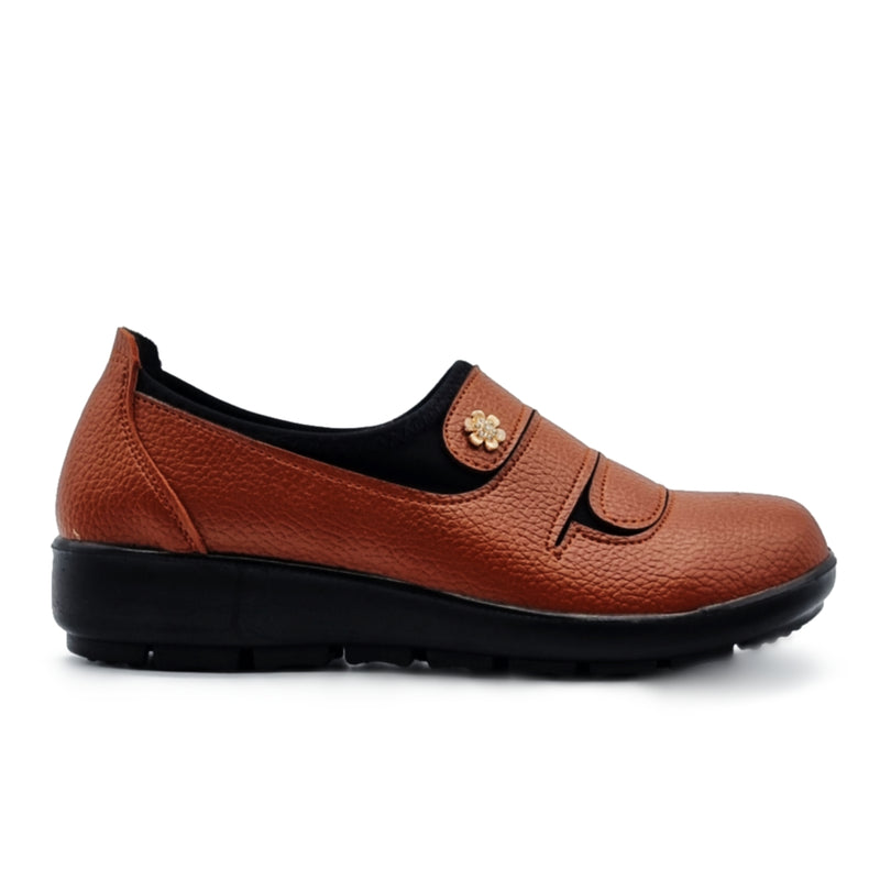 Load image into Gallery viewer, Flower Decor Slip On Shoes
