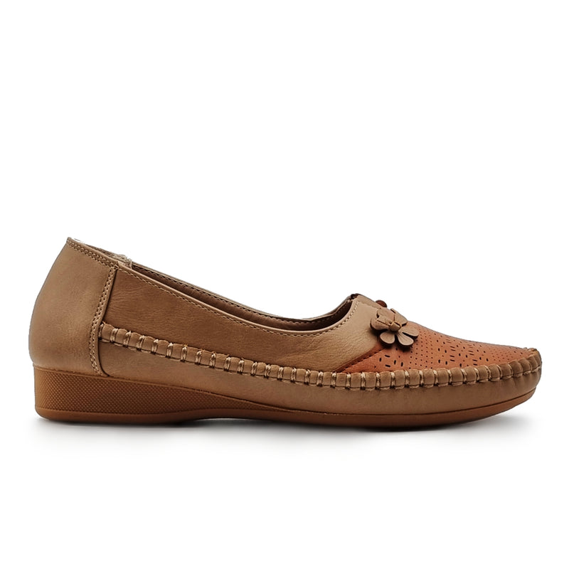 Load image into Gallery viewer, Perforated Flower Detail Loafers Shoes
